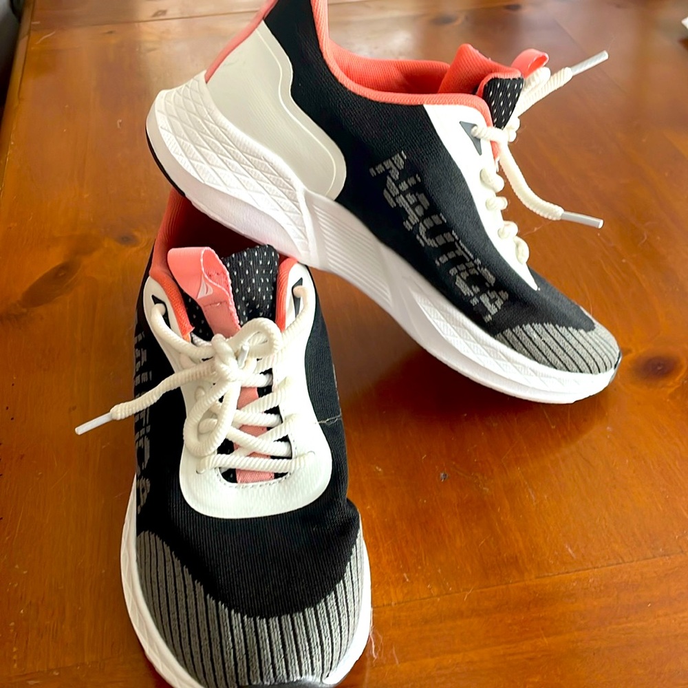 Nautica Size 8 Sneakers w/tags